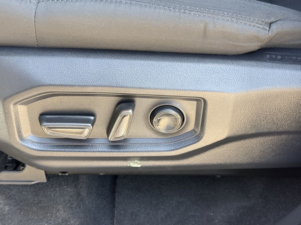 2025 Toyota Tundra SR5 - Photo 25