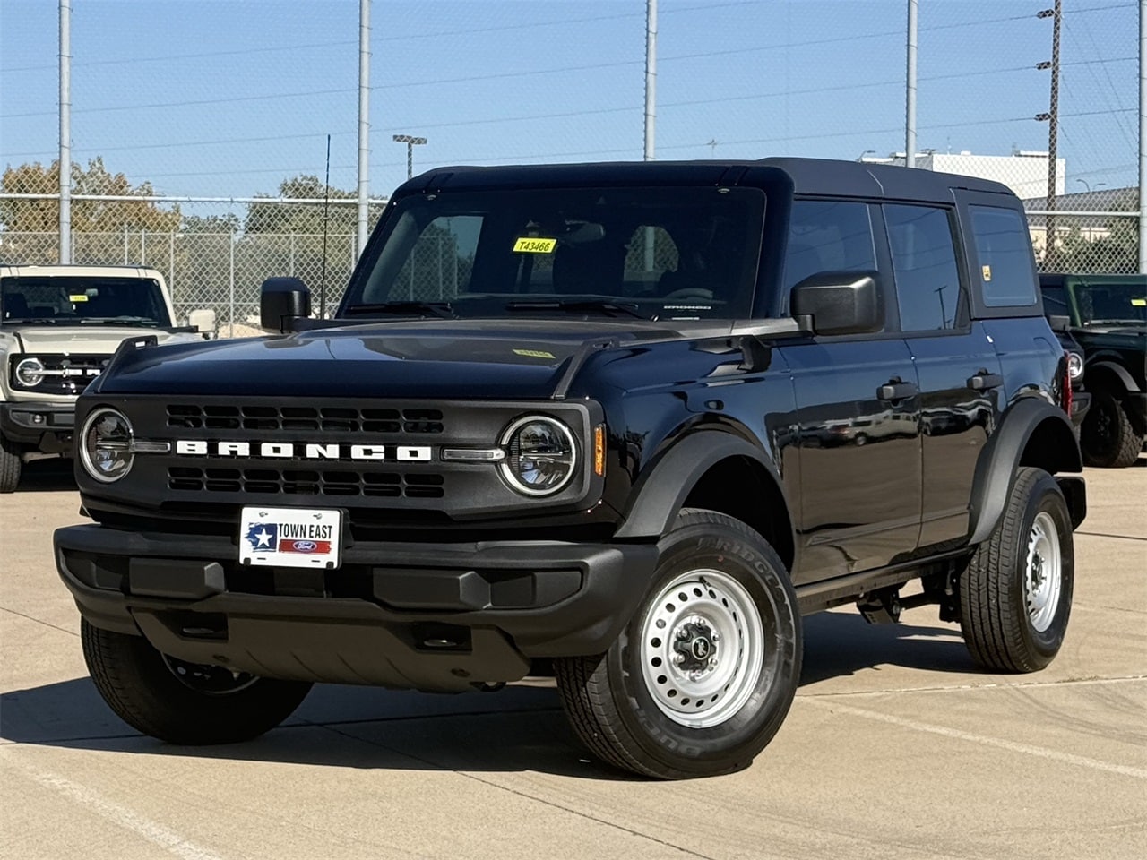 2025 Ford Bronco 4-Door Base's photo