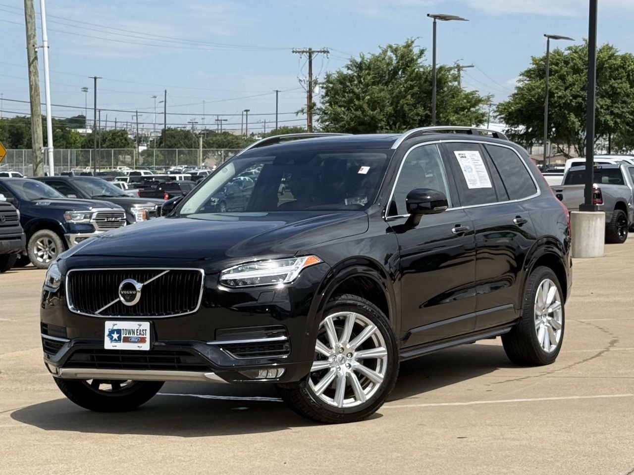 2018 Volvo XC90 T6 AWD Momentum's photo