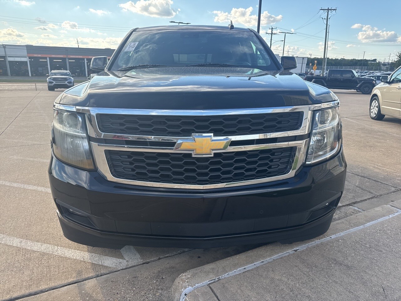 2019 Chevrolet Tahoe LT photo 2