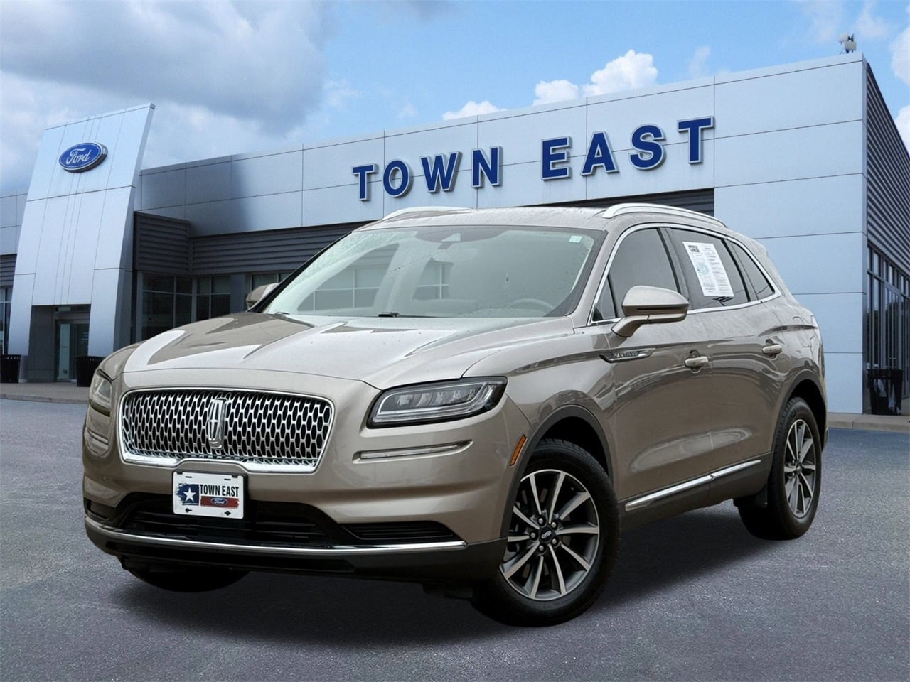 2021 Lincoln Nautilus Base's photo