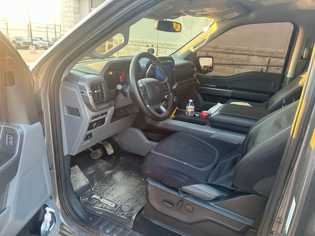 View vehicle photo 4