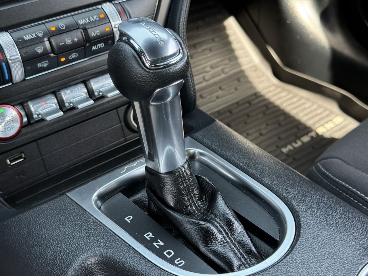2022 Ford Mustang EcoBoost - Photo 21