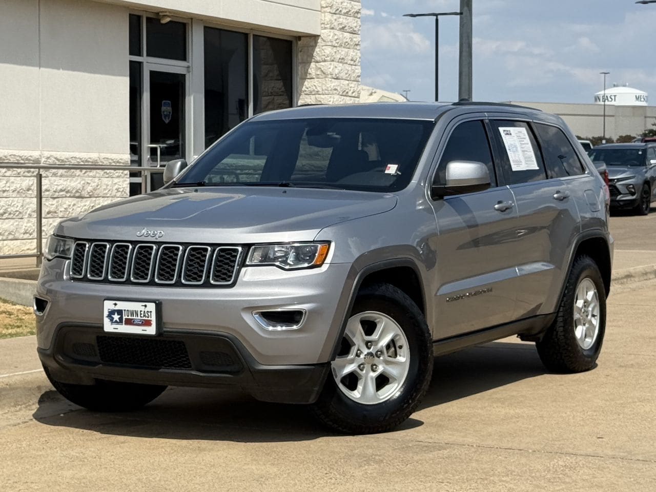 Used 2017 Jeep Grand Cherokee Laredo with VIN 1C4RJEAG0HC804564 for sale in Mesquite, TX