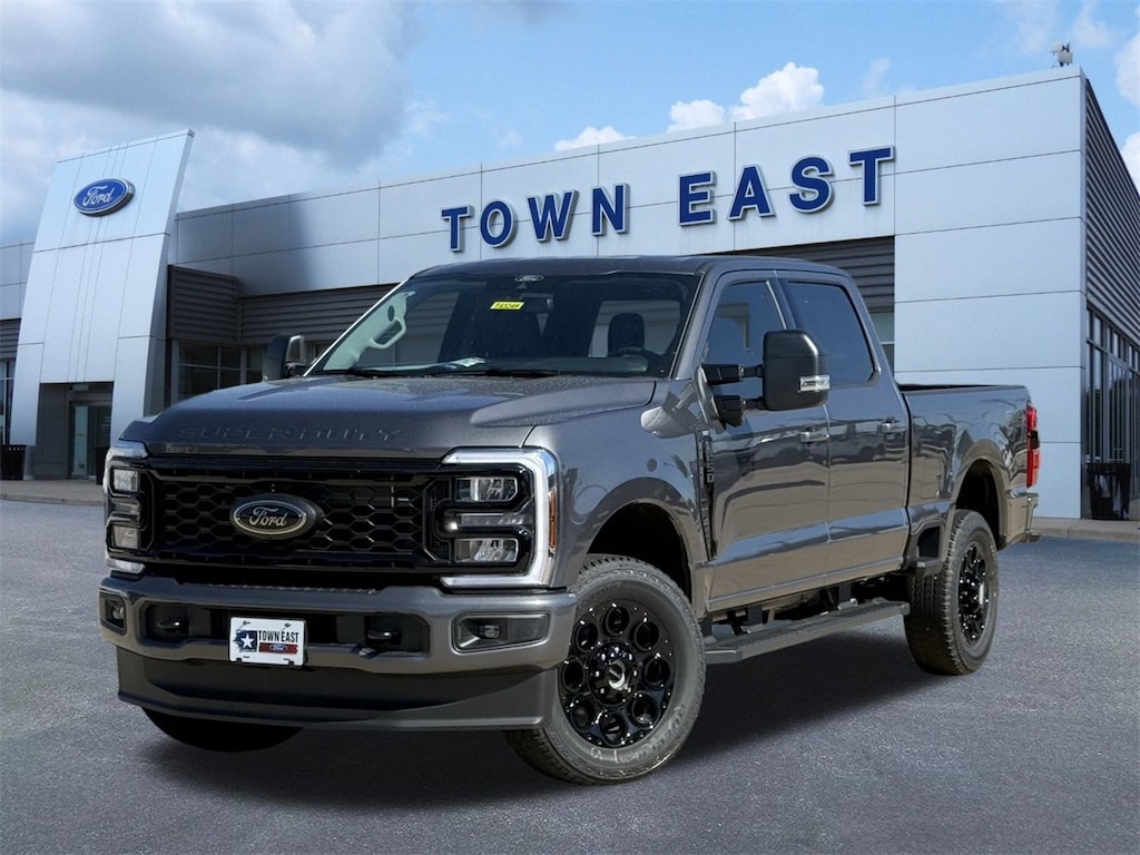 New 2026 Ford F-250 XLT Truck Crew Cab