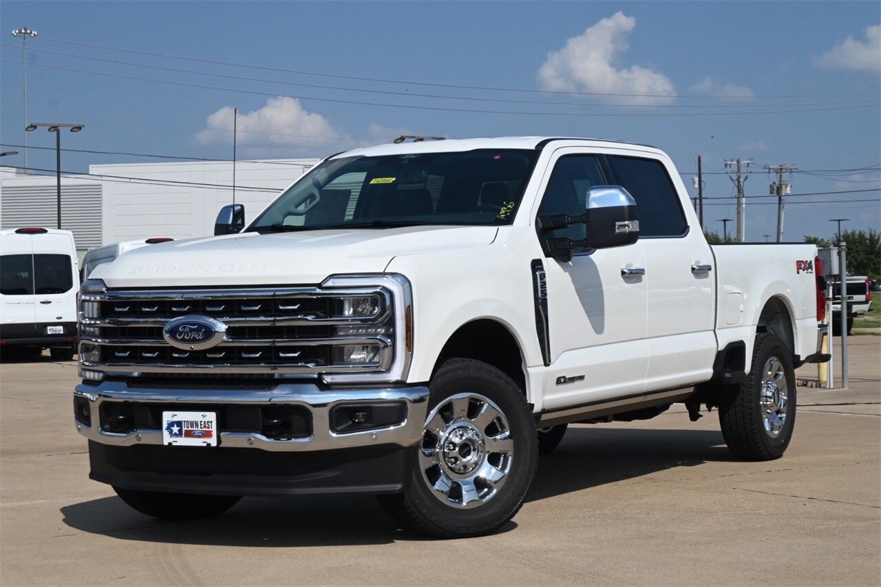 2026 Ford F-250 Lariat photo 2