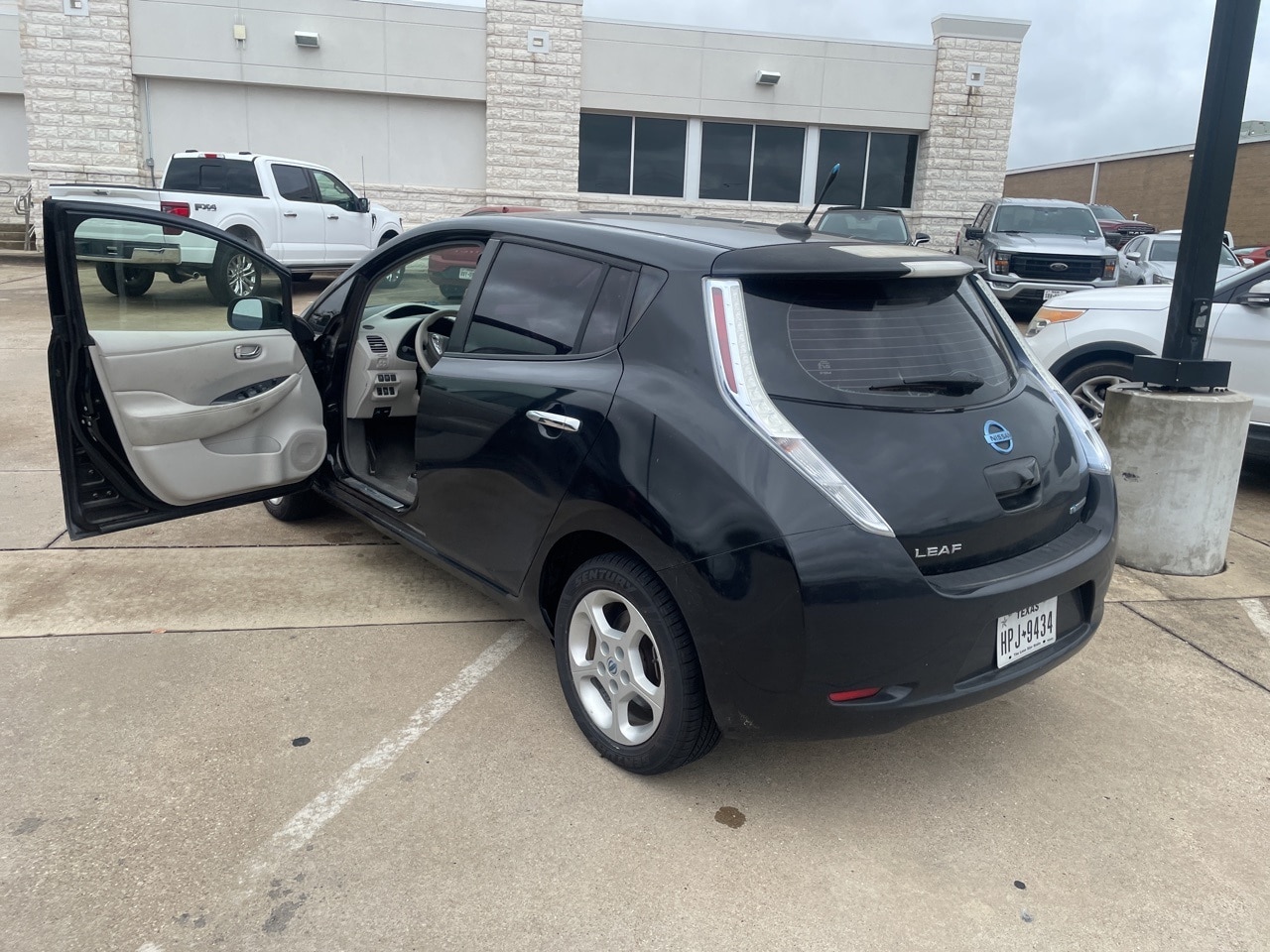 Used 2011 Nissan LEAF SL with VIN JN1AZ0CP6BT003427 for sale in Mesquite, TX