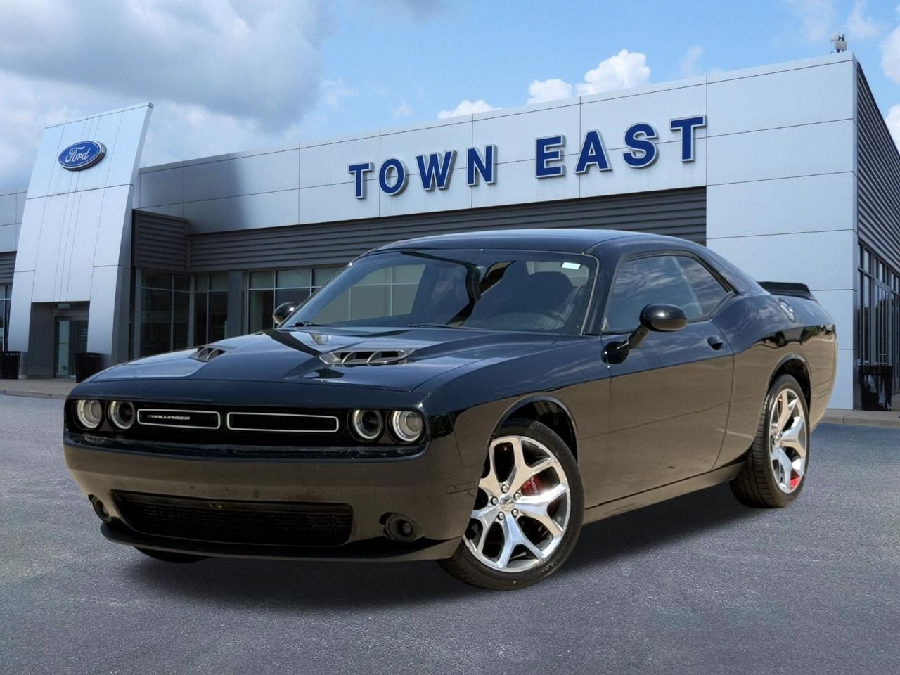 2016 Dodge Challenger SXT Plus's photo