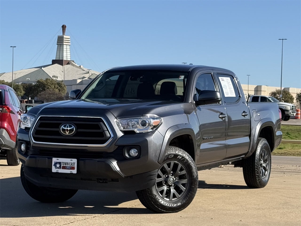 2023 Toyota Tacoma SR5's photo