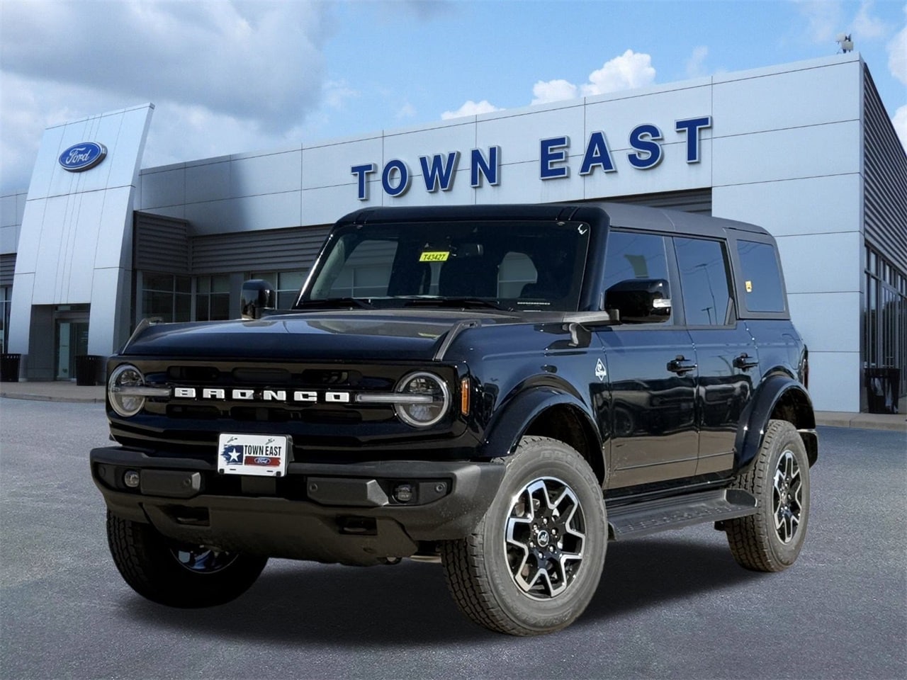 2025 Ford Bronco 4-Door Outer Banks's photo
