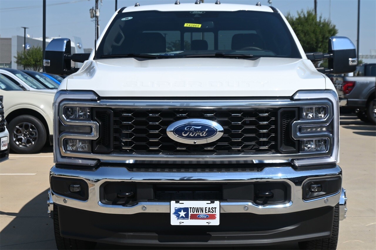 2026 Ford F-350 photo 3