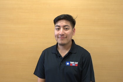 Staff member Junior Coronado from ID_63542fcac884