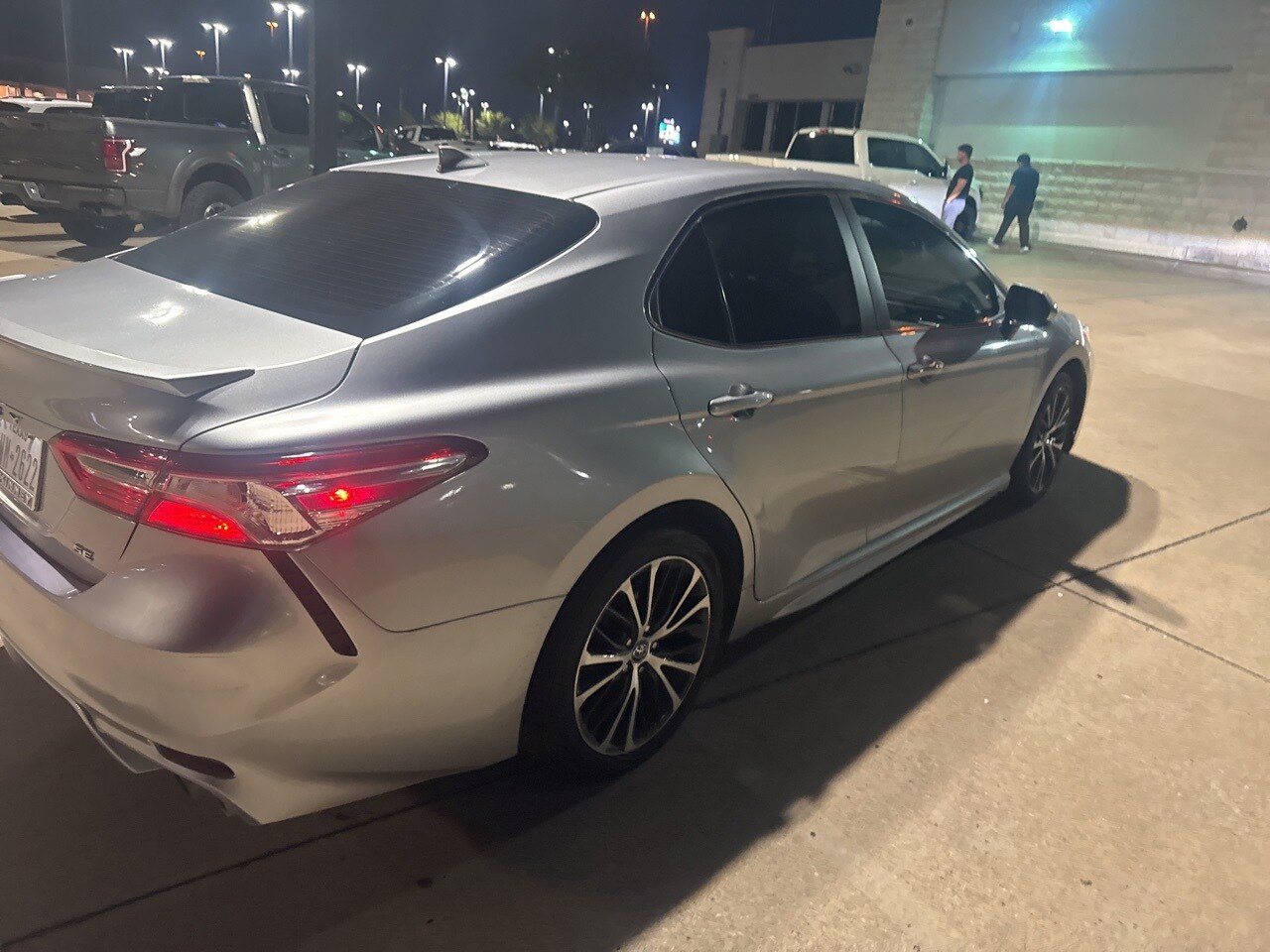 2020 Toyota Camry SE photo 4