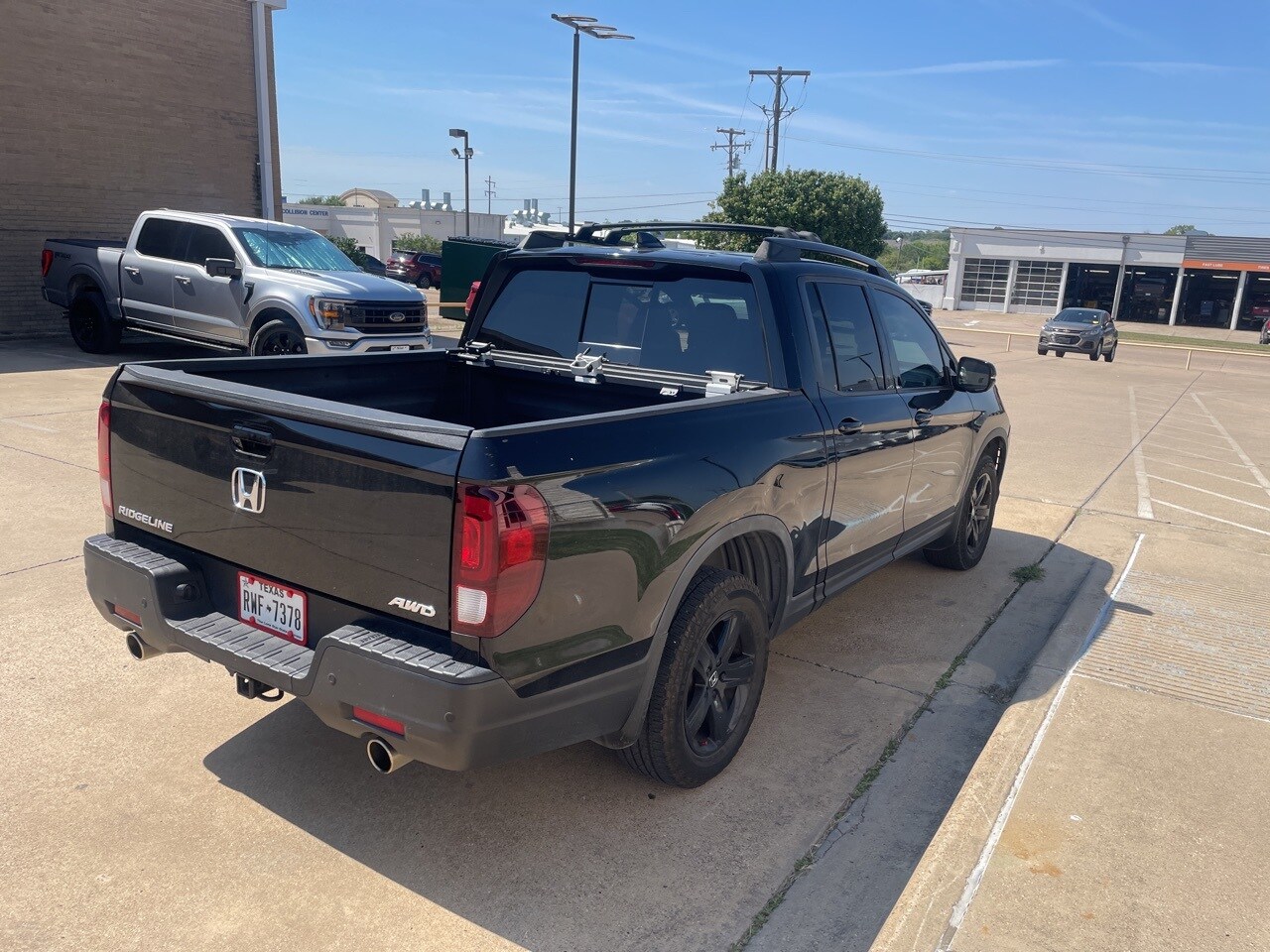 2022 Honda Ridgeline Black Edition photo 2