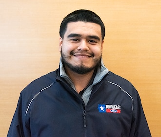 Staff member Edwin Diaz from ID_6edac04a35f5