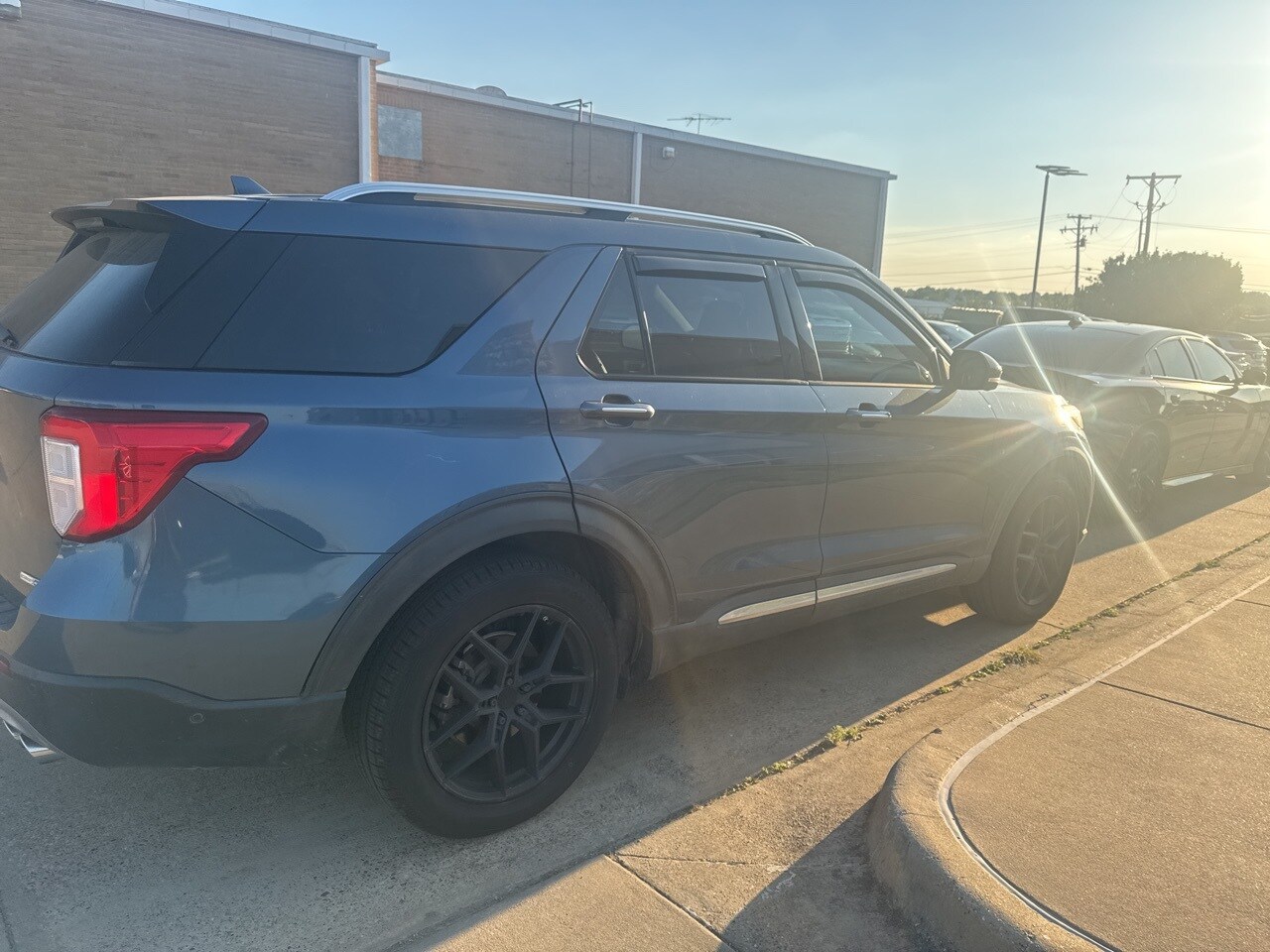 2020 Ford Explorer Platinum photo 3