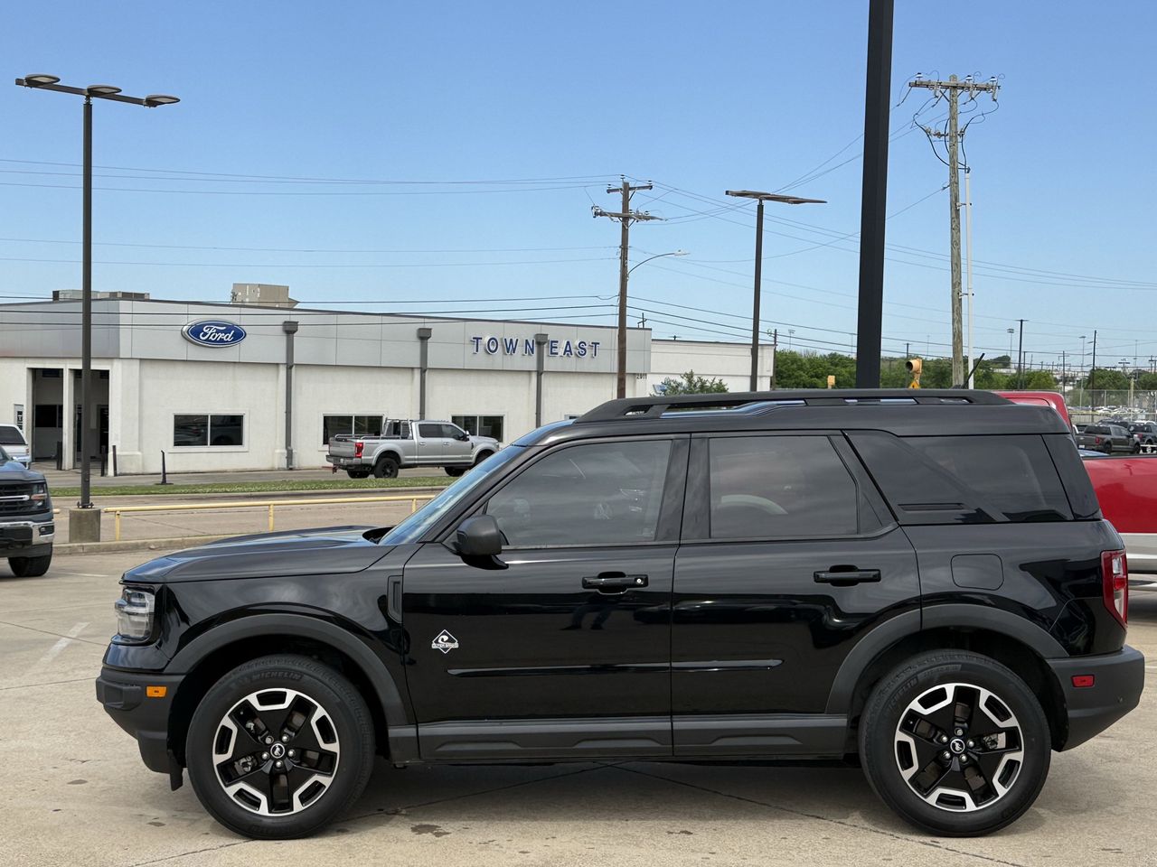 View vehicle photo 3