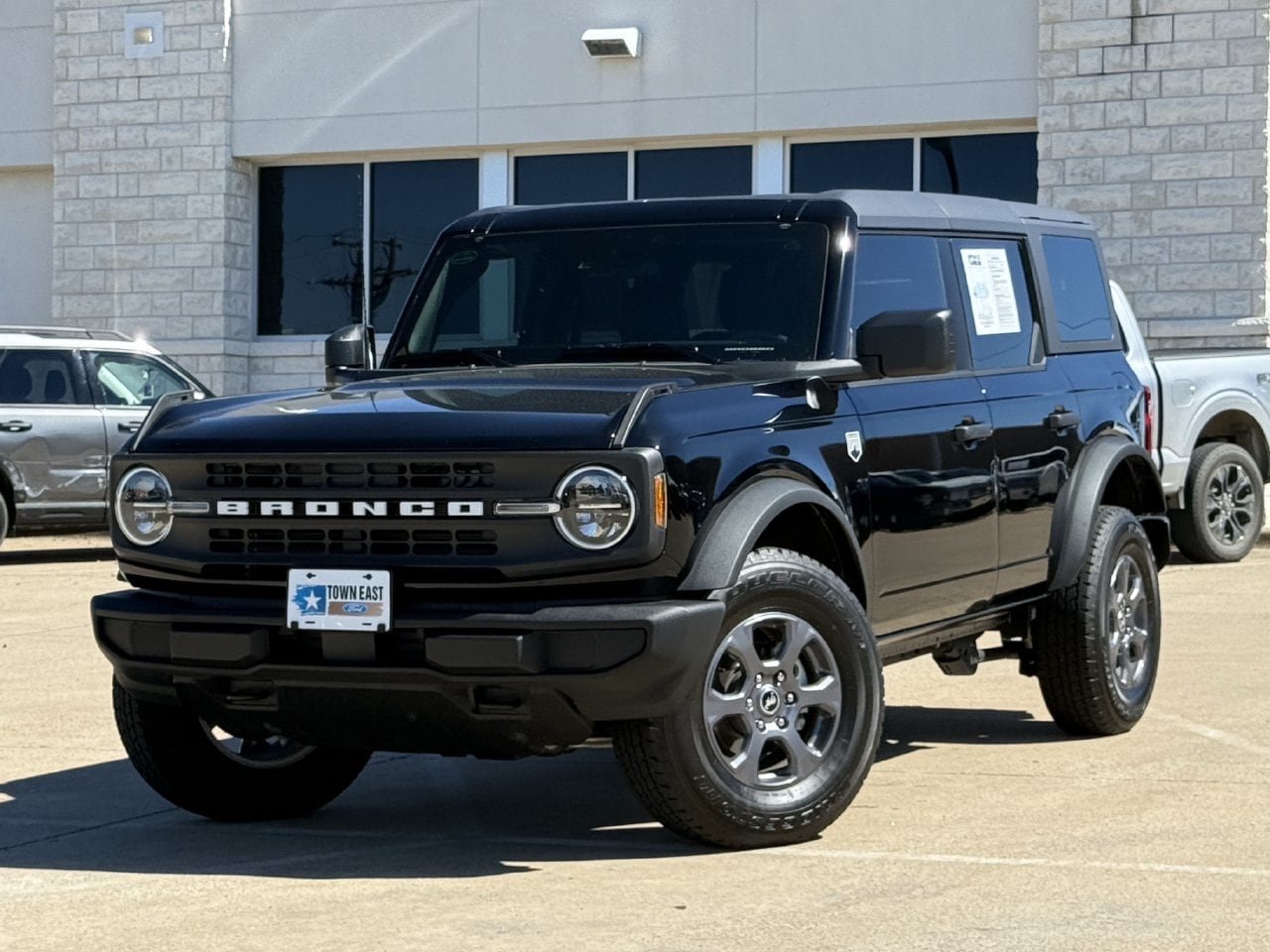 Shadow Black 2026 Ford Bronco SUV / Crossover Four-Wheel Drive Automatic