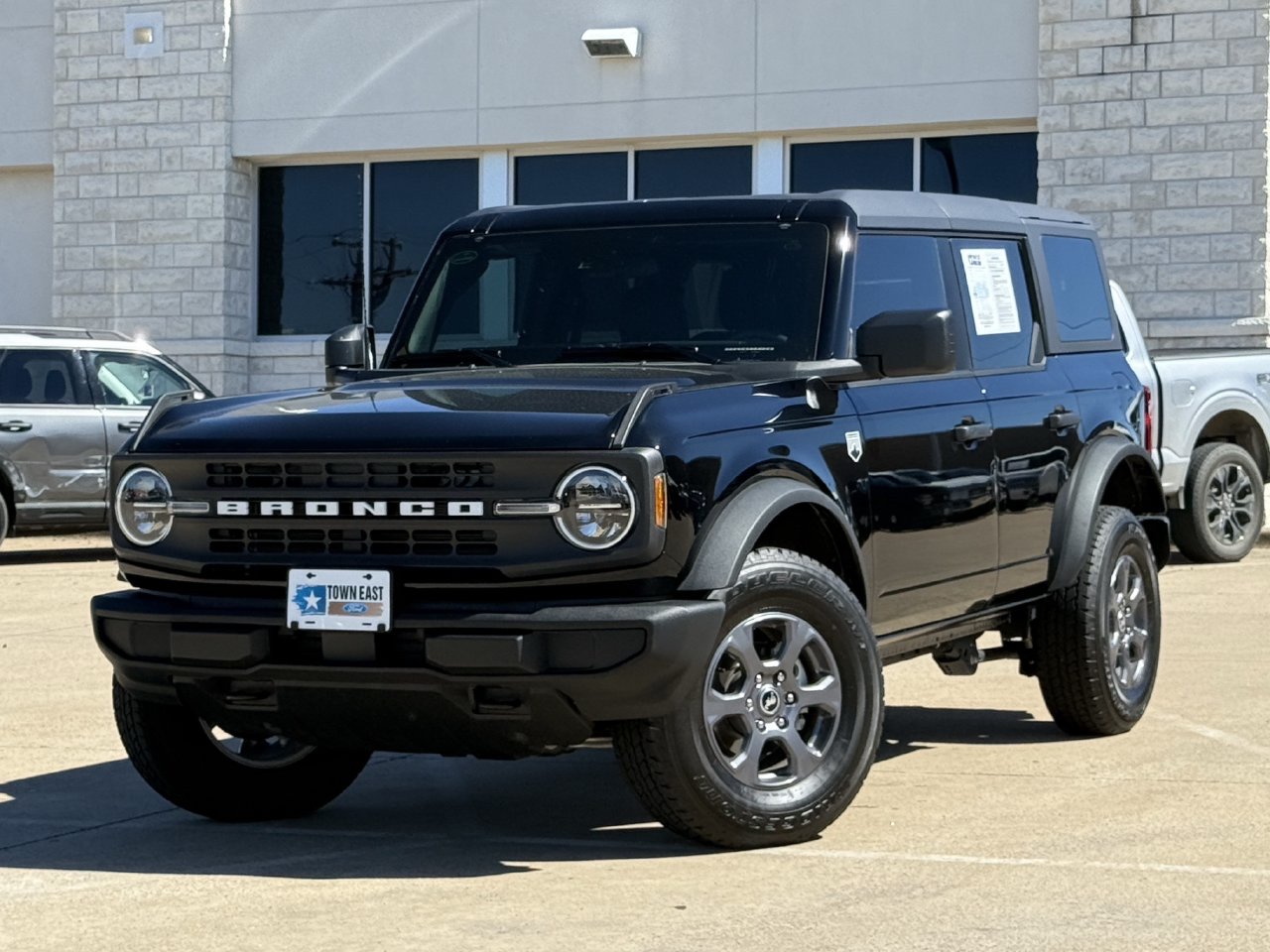 Shadow Black 2026 Ford Bronco SUV / Crossover Four-Wheel Drive Automatic