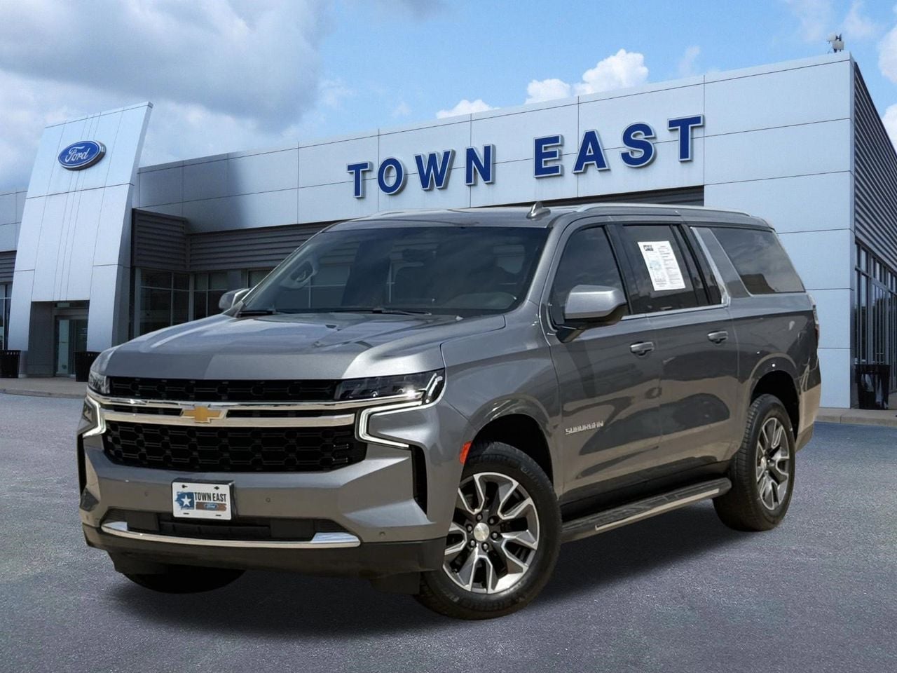 2021 Chevrolet Suburban 2WD 1500 LS's photo