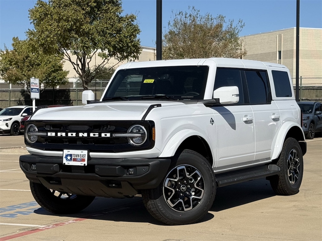 New 2025 Ford Bronco Outer Banks SUV
