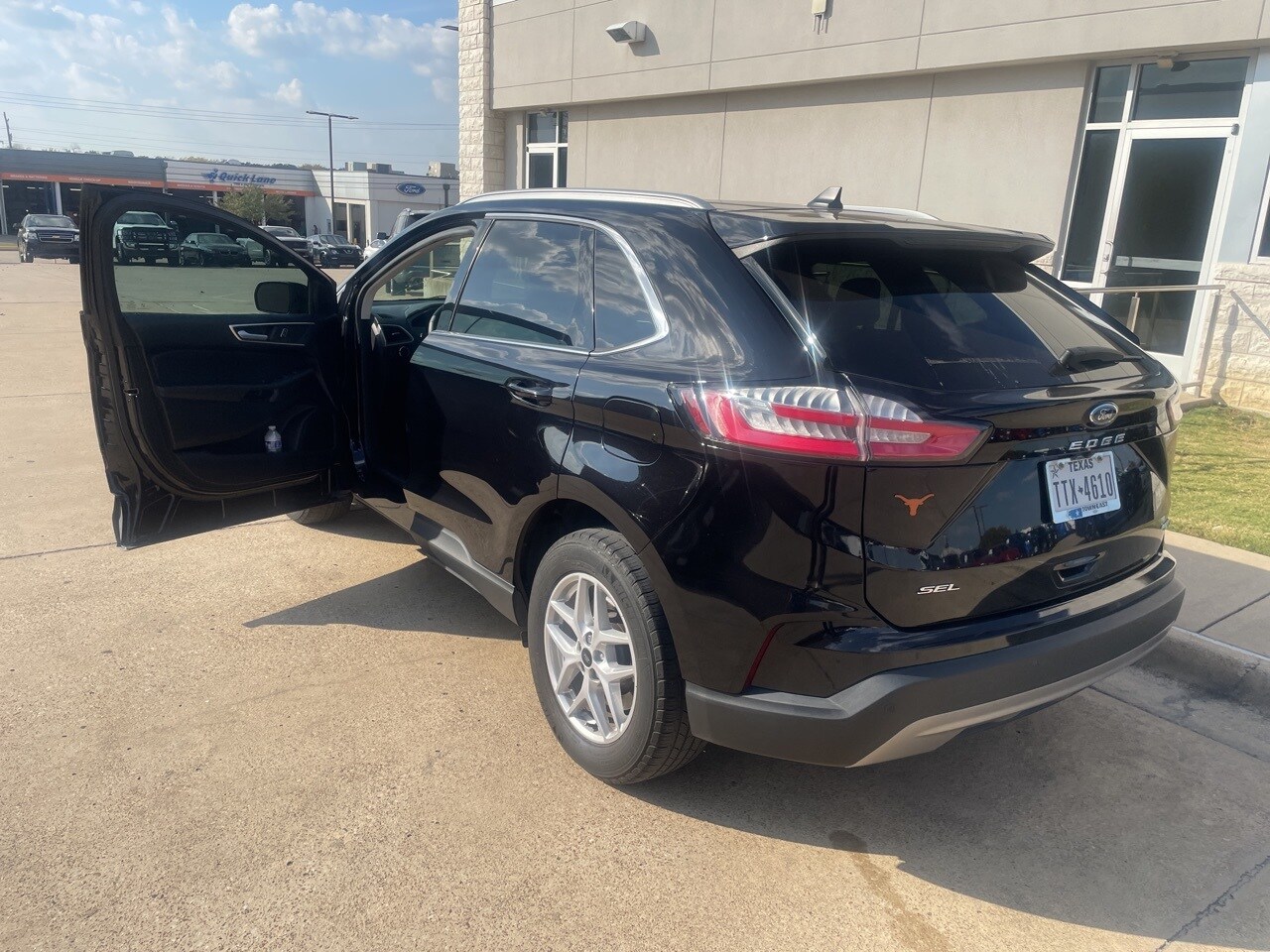 2024 Ford Edge SEL photo 2