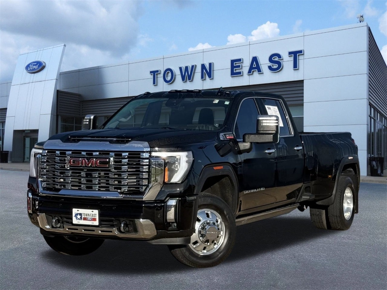 2024 GMC Sierra 3500HD Denali's photo