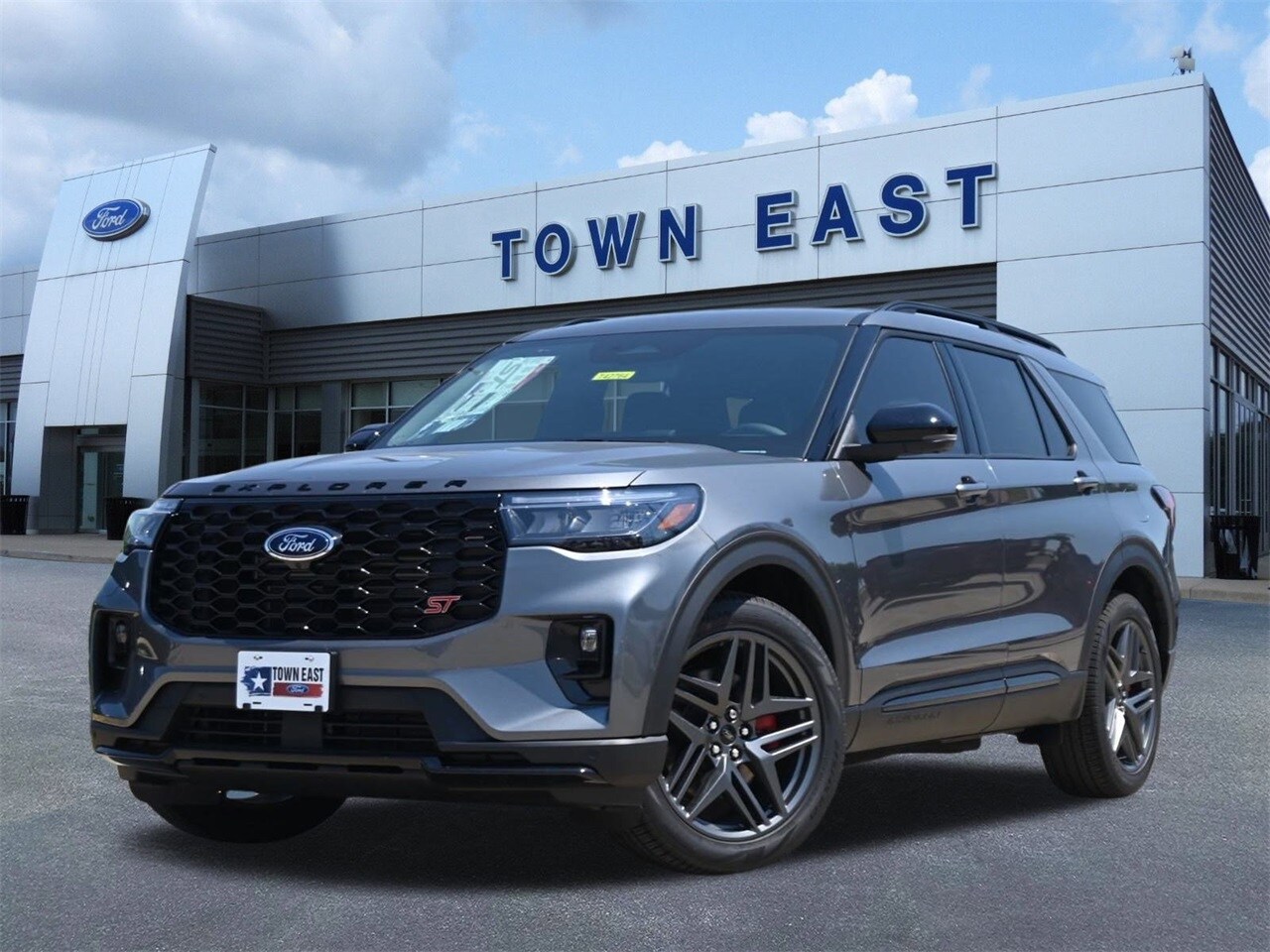 2025 Ford Explorer ST's photo