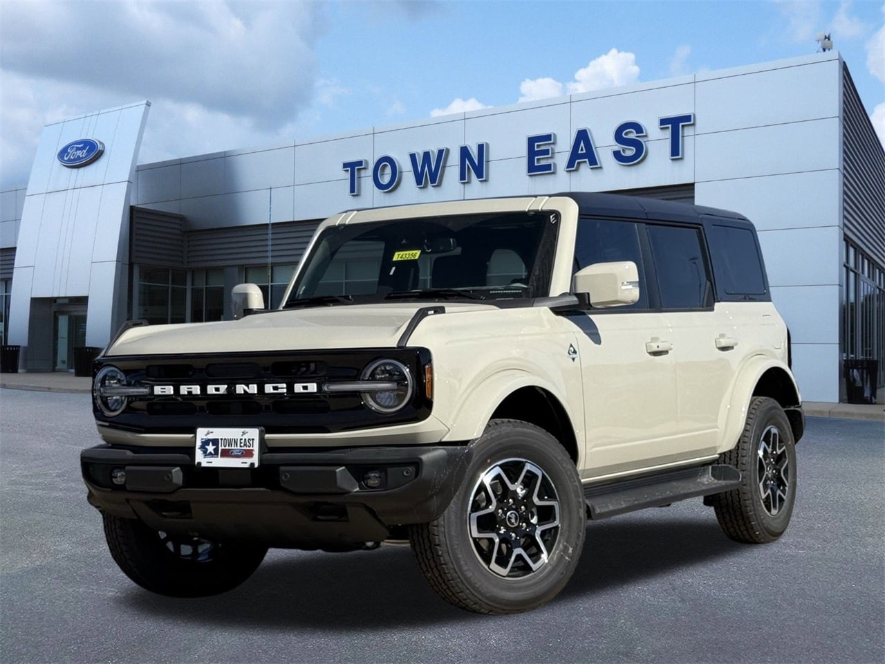 2025 Ford Bronco 4-Door Outer Banks's photo