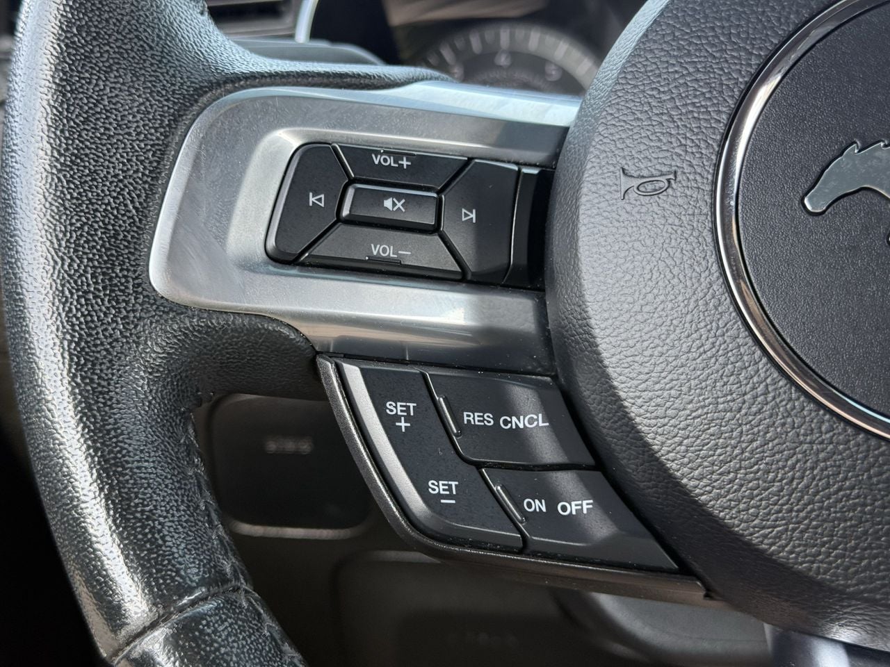 2022 Ford Mustang EcoBoost - Photo 12