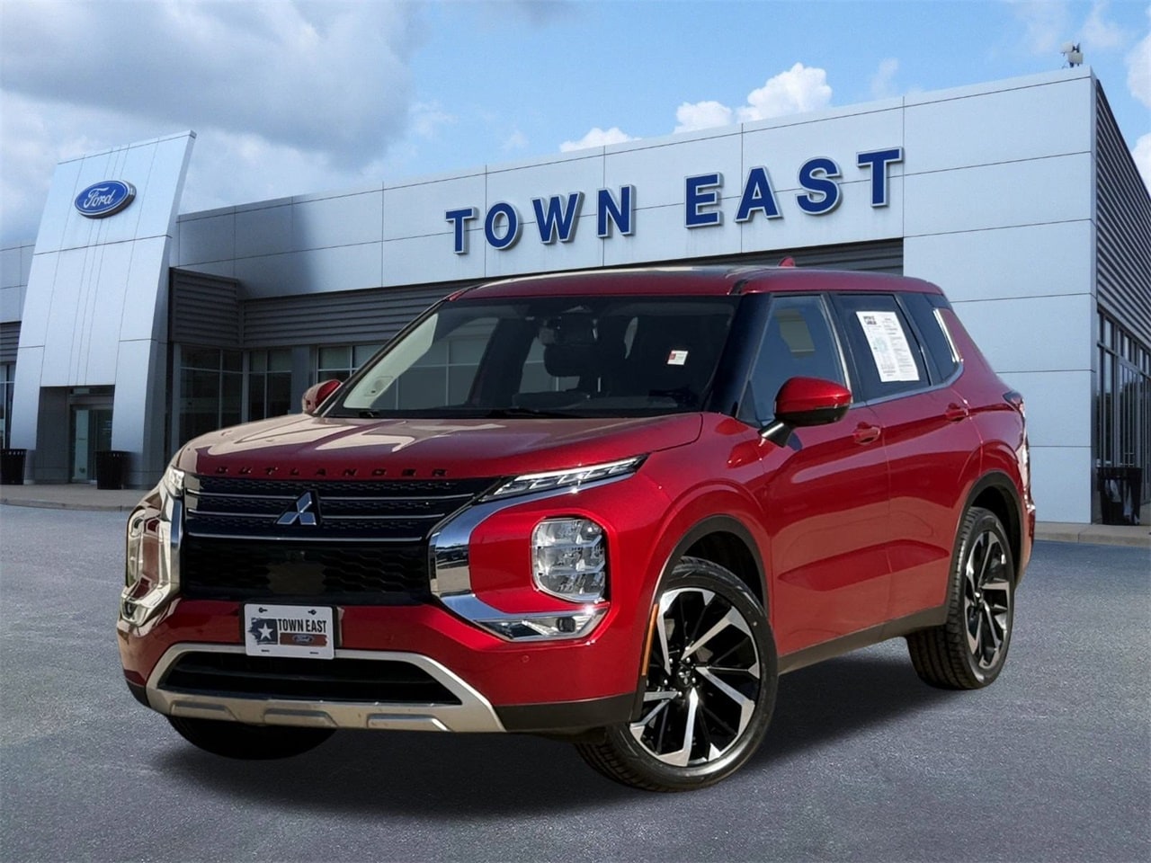 2024 Mitsubishi Outlander SE's photo