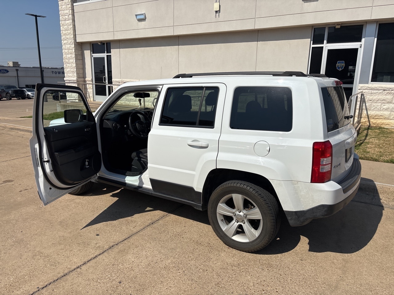 Used 2017 Jeep Patriot Latitude with VIN 1C4NJRFB9HD105804 for sale in Mesquite, TX