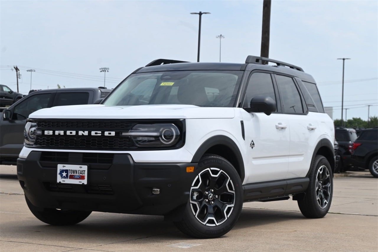 2025 Ford Bronco Sport Outer Banks's photo