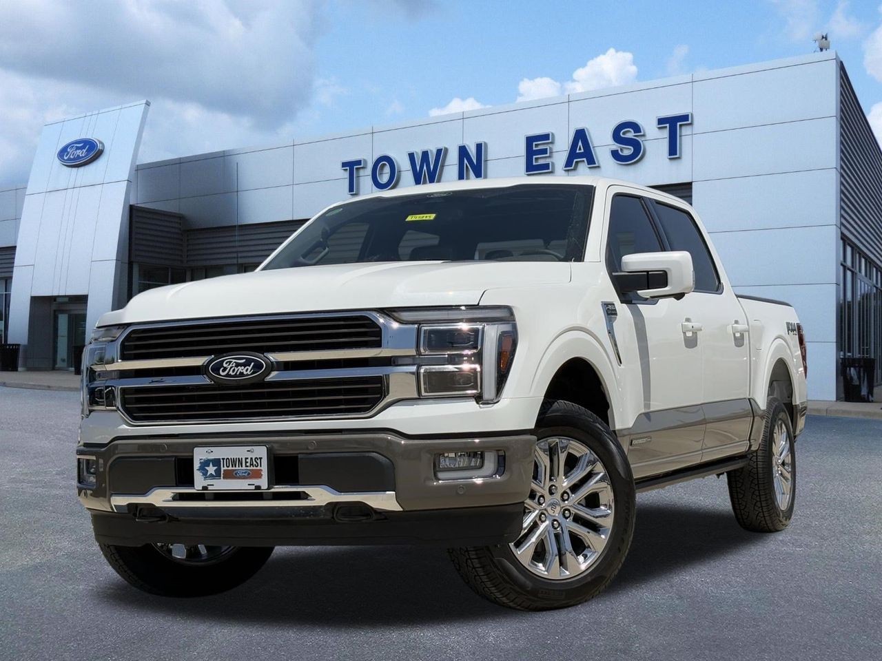 Star White Tri-Coat 2026 Ford F-150 Pickup Truck Four-Wheel Drive Automatic