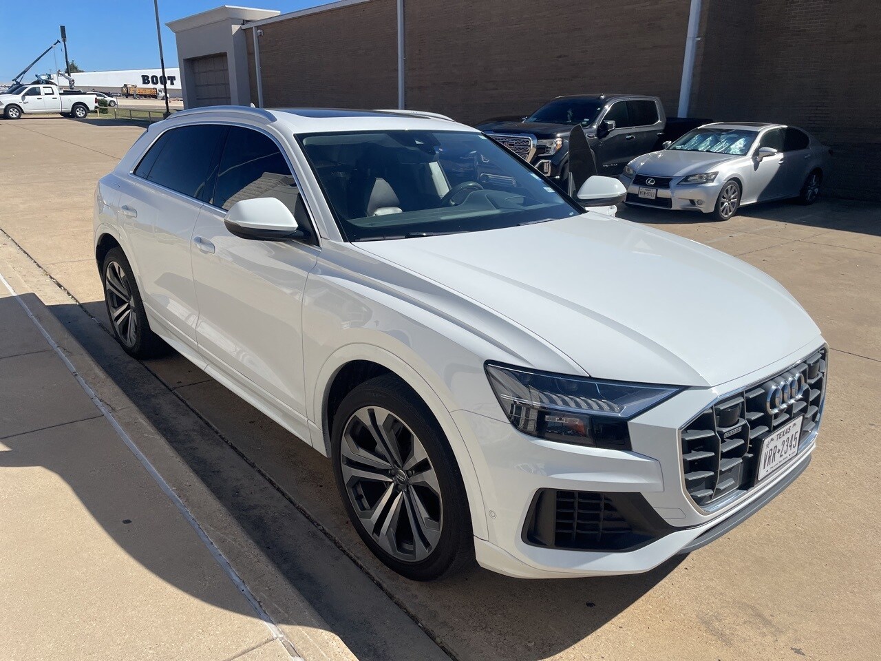2019 Audi Q8 Prestige photo 3