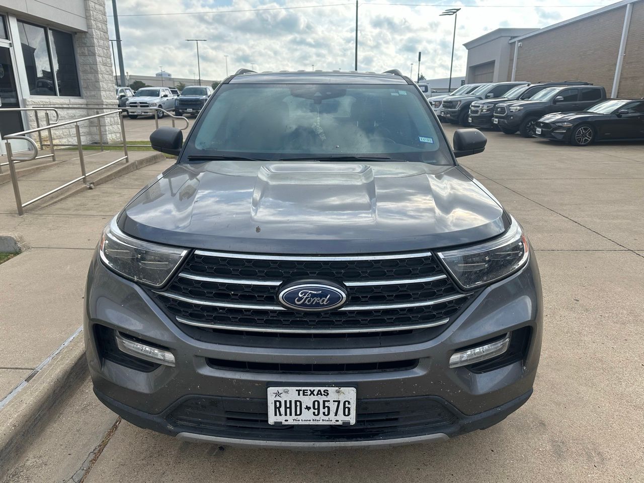 View vehicle photo 2