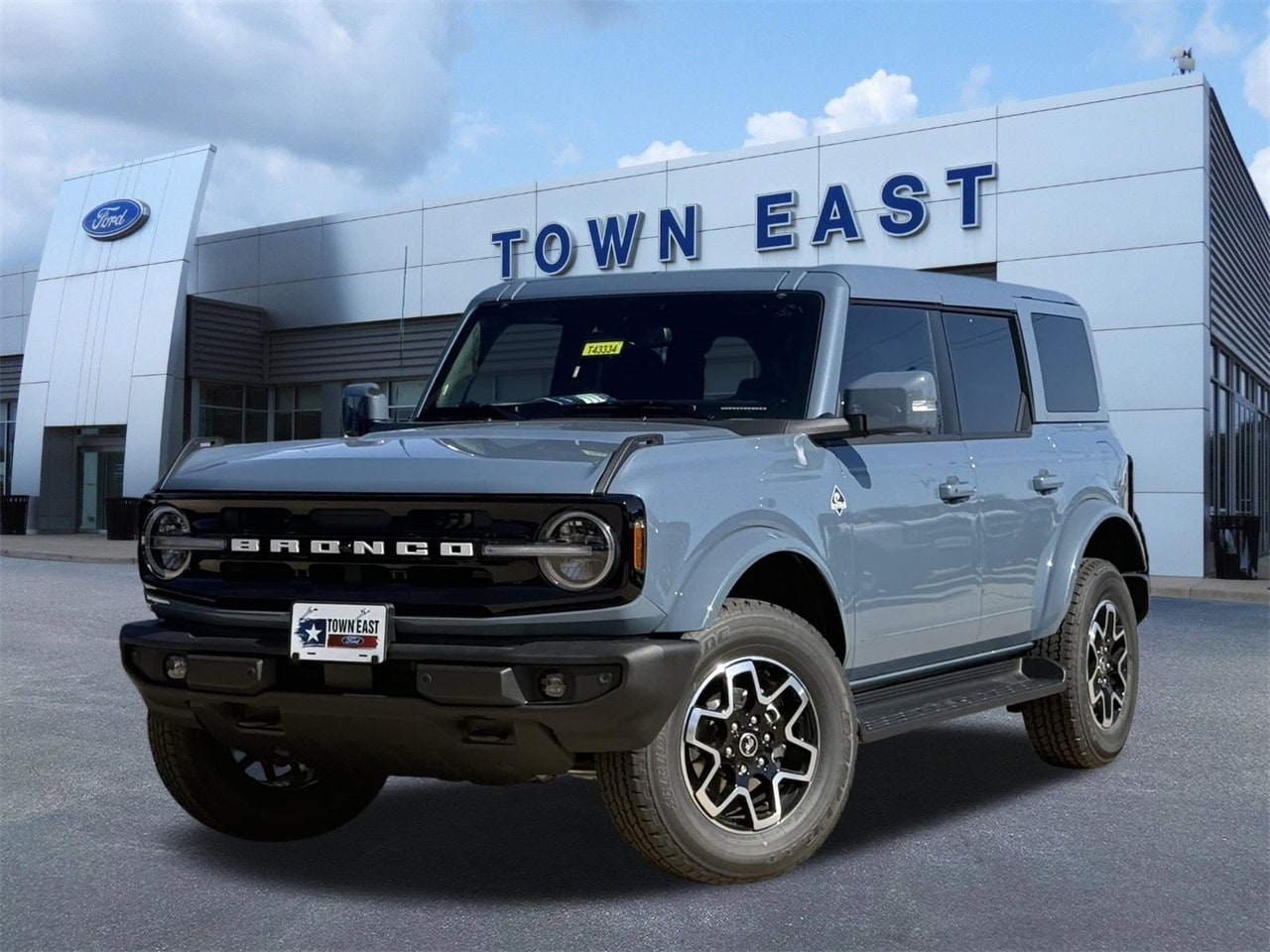 2025 Ford Bronco 4-Door Outer Banks's photo