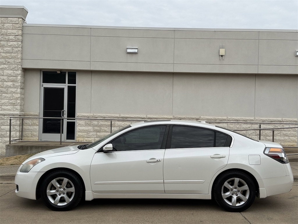 Used 2009 Nissan Altima 3.5 SE Sedan