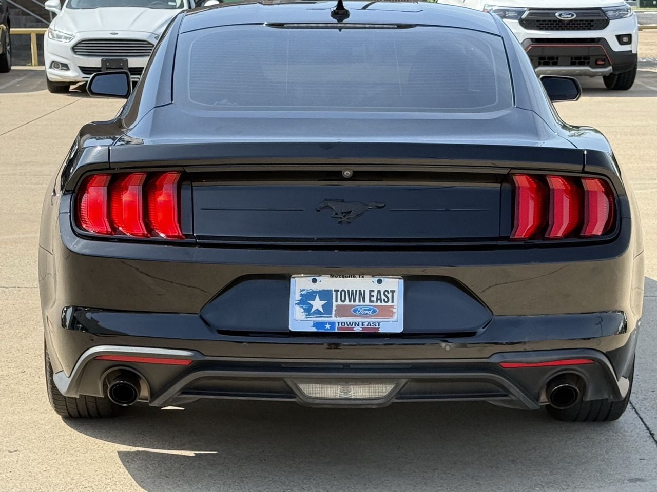 2022 Ford Mustang EcoBoost - Photo 6