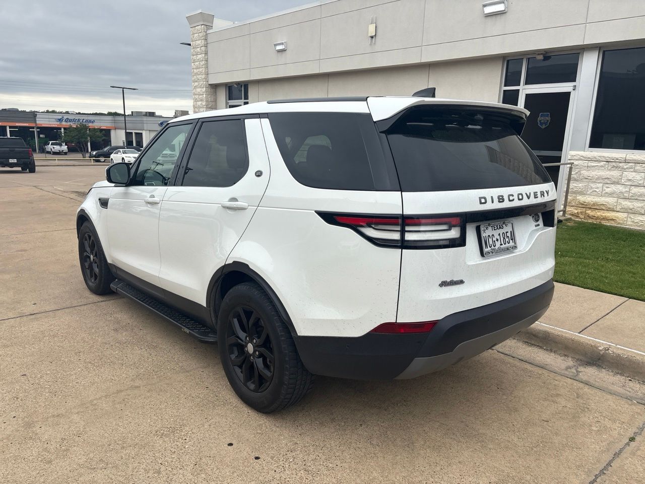 Used 2019 Land Rover Discovery SE with VIN SALRG2RV3K2401328 for sale in Mesquite, TX