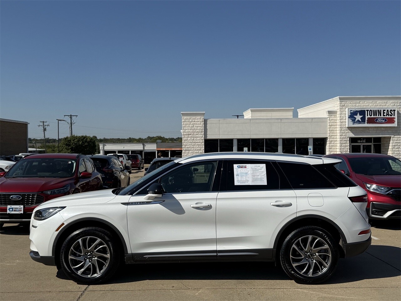 2021 Lincoln Corsair Standard photo 3
