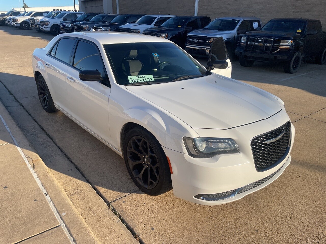 2019 Chrysler 300 Touring photo 4