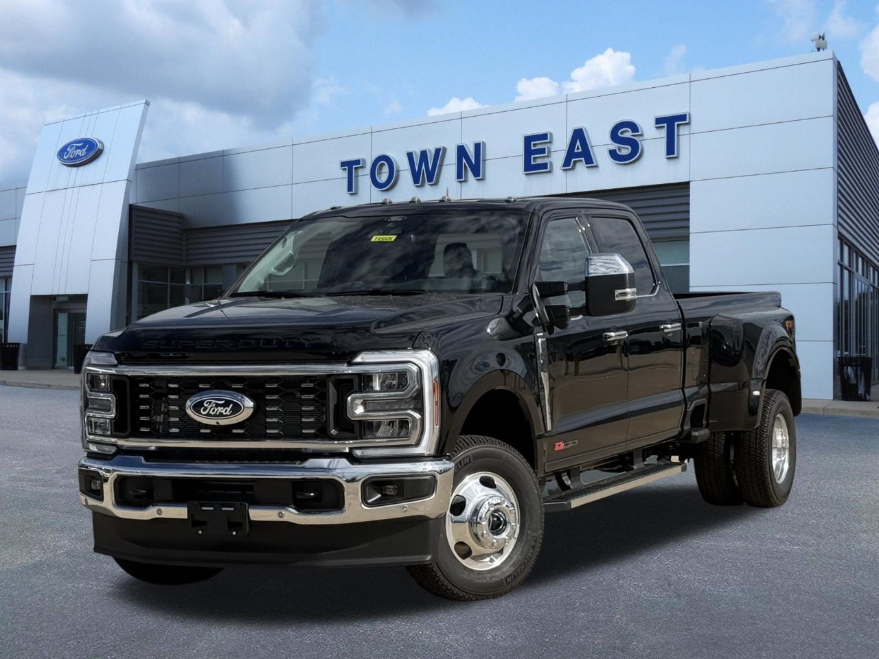 2027 Ford F-350 Lariat Truck Crew Cab