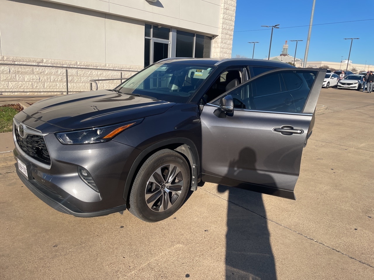 2024 Toyota Highlander XLE's photo