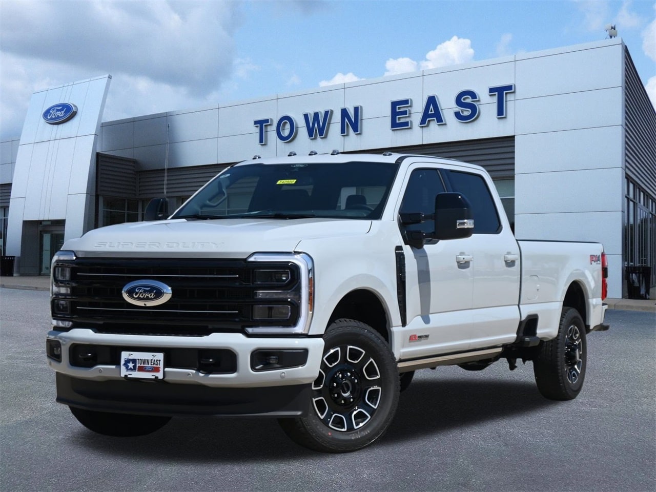 2026 Ford F-350 Super Duty Platinum's photo