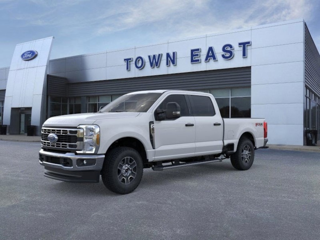New 2025 Ford F-250 XLT Truck Crew Cab