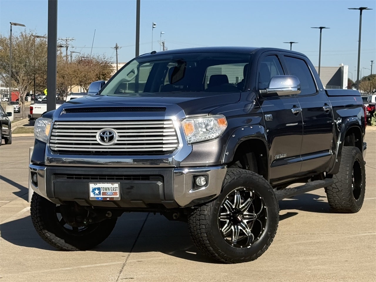 2015 Toyota Tundra SR5's photo