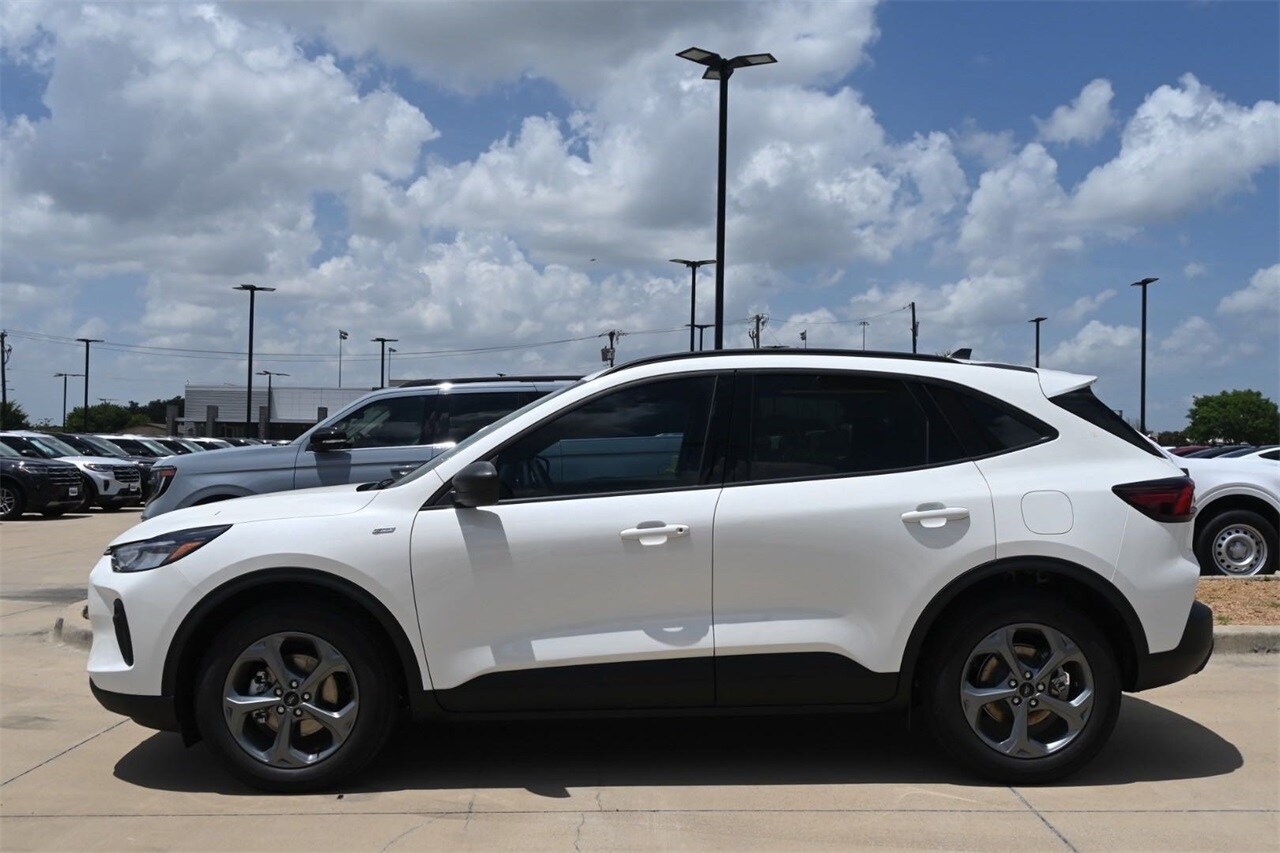 2025 Ford Escape ST-Line photo 3