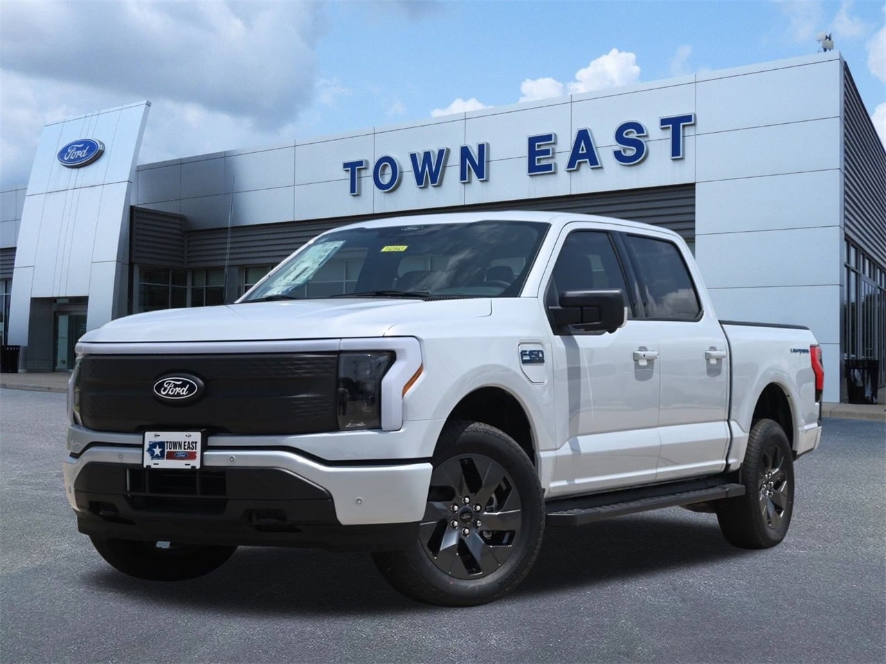 2025 Ford F-150 Lightning Flash's photo