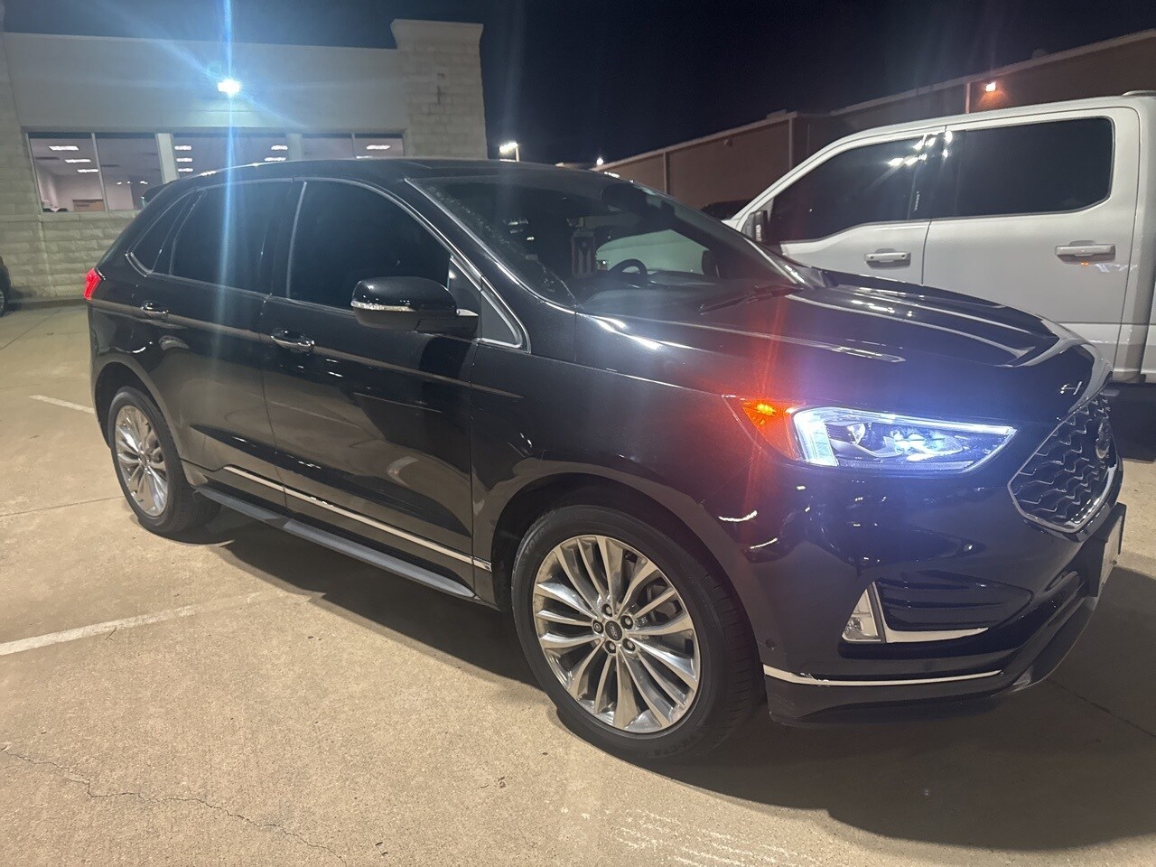 2021 Ford Edge Titanium photo 3
